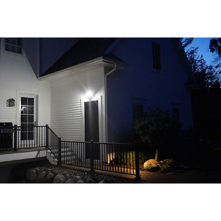 Arlo Wired Floodlight Camera - Black, , hi-res