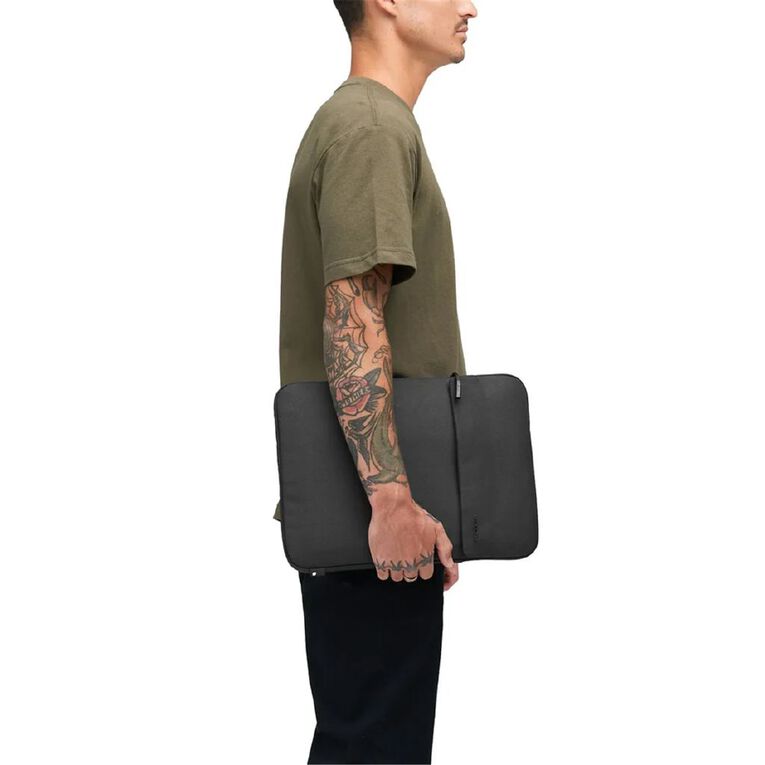 Incase Crosstown Sleeve for 16-inch Laptop - Black, , hi-res
