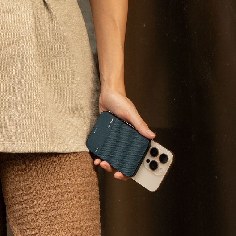 Native Union (Re)Classic Magnetic Power Bank 5K - Navy, , hi-res